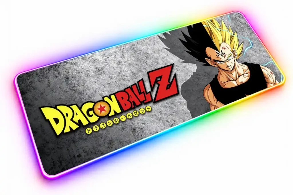 Majin Vegeta con cabello negro y dorado en un retrato dividido, junto al logotipo de Dragon Ball Z sobre fondo gris texturizado.