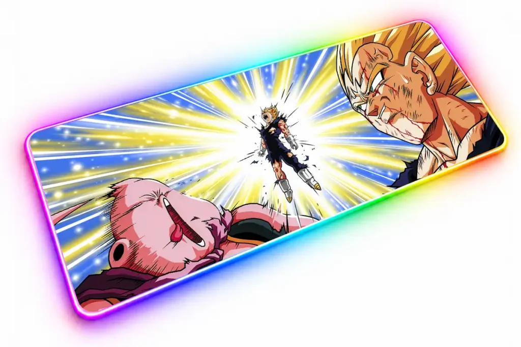 Majin Buu a la izquierda, Vegeta liberando energía en el centro y un primer plano del rostro herido de Majin Vegeta a la derecha.