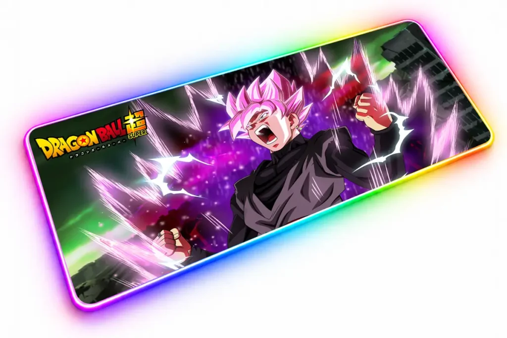 Goku Black Rosé con los puños cerrados, rodeado de energía rosa y rayos blancos frente a edificios dañados y un cielo verde.