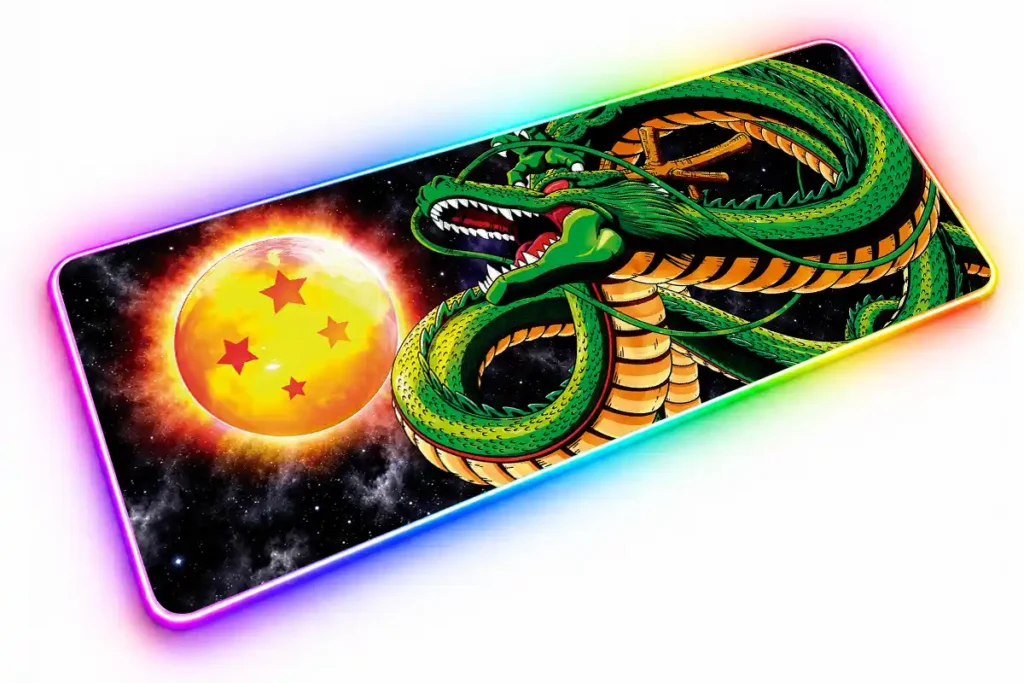 Shenlong de Dragon Ball con el cuerpo verde enroscado junto a una esfera del dragón